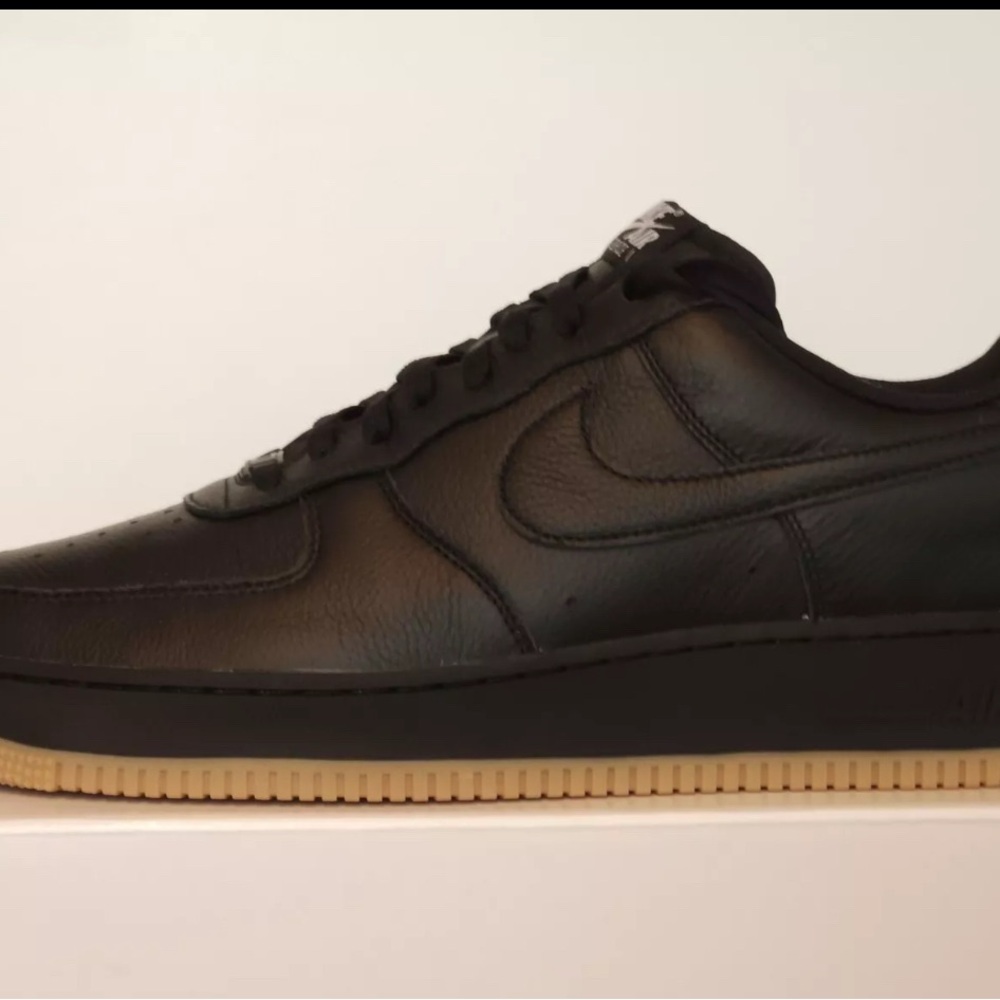 Nike Black and Tan Athletic Shoes
